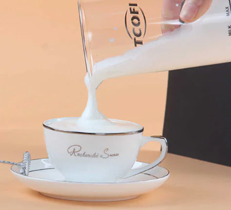 Electric Milk Frother & Portable Mixing Cup – 2-in-1 Foam Maker for Coffee, Matcha & Protein Drinks