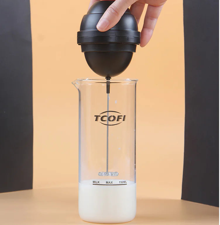 Electric Milk Frother & Portable Mixing Cup – 2-in-1 Foam Maker for Coffee, Matcha & Protein Drinks